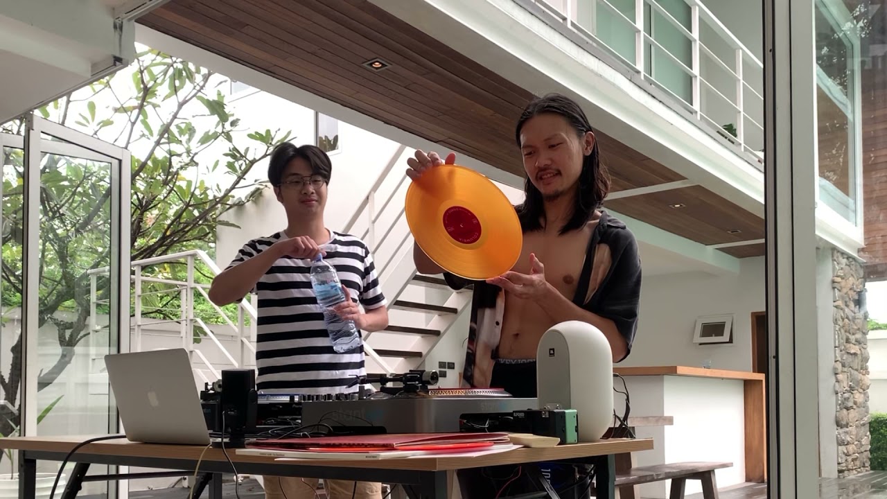 Vinyl Set in Architect’s House (Soundtracks : Once Upon a Time in Hollywood + Forest Gump Mix)