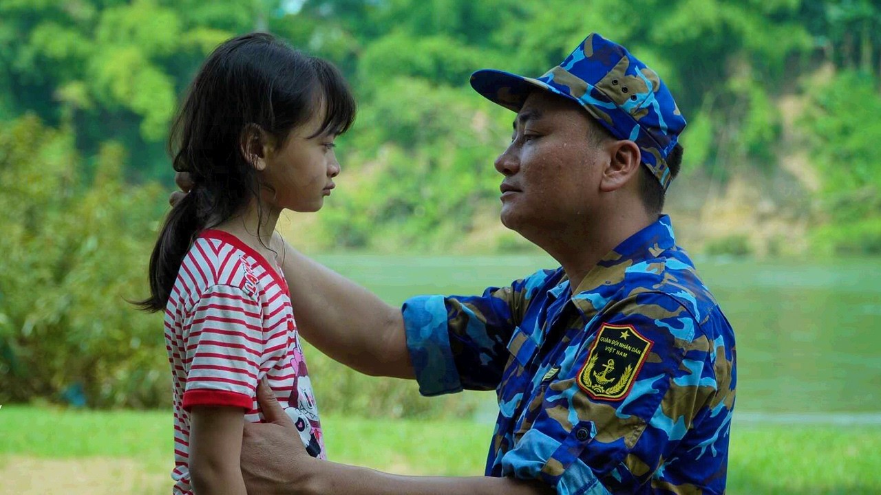 Soldier missing on a deserted island returns after 3 years - stunned by the sight of his home