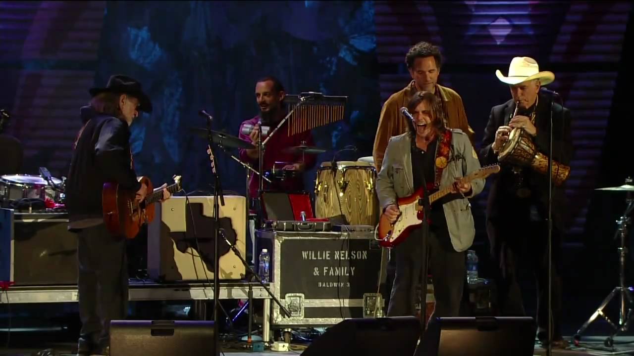 Willie Nelson & Lukas Nelson - Texas Flood (Live at Farm Aid 25)
