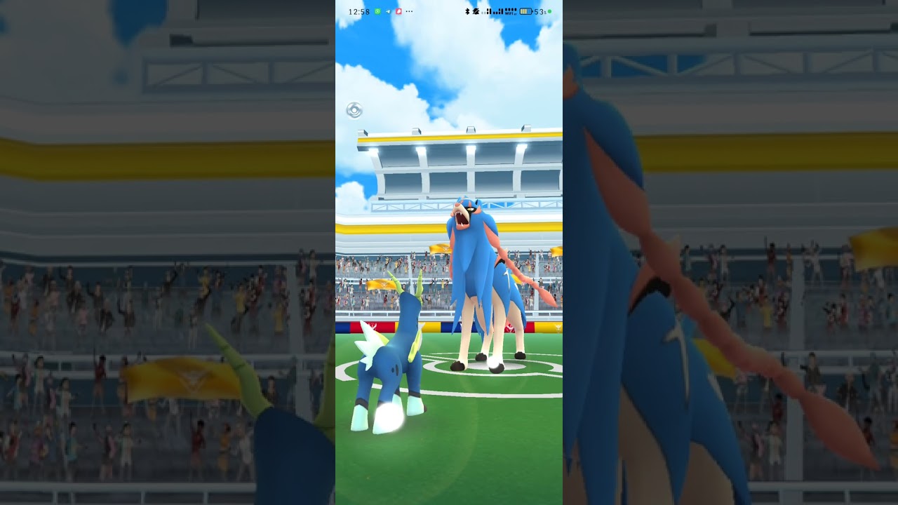 Derrotando a zacian entre 3 jugadores con El poder del equipo #pokemongo #pokemon 