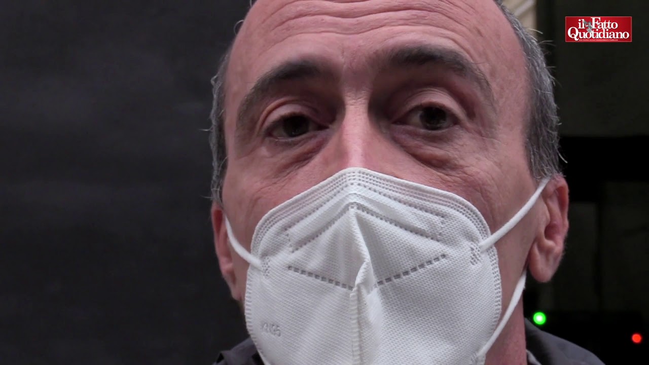 Il giornalista picchiato dalla polizia a Genova: 