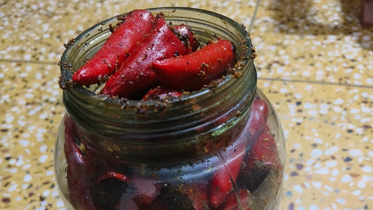 लाल भरने वाला मिर्चा का अचार बनाएं और साल दो साल रख के खाये चटपटा # mircha Achar # recipe😋❤️👌🏻