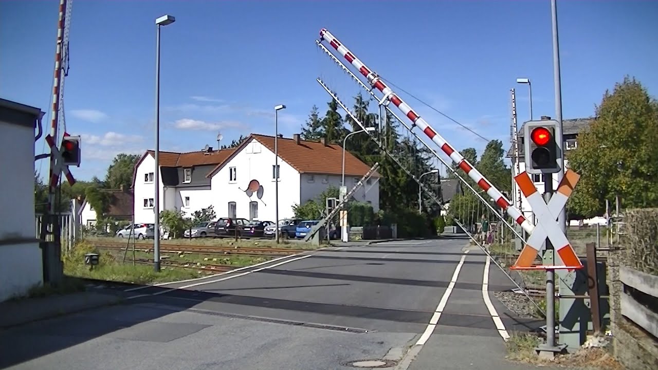 Spoorwegovergang Albshausen (D) // Railroad crossing // Bahnübergang