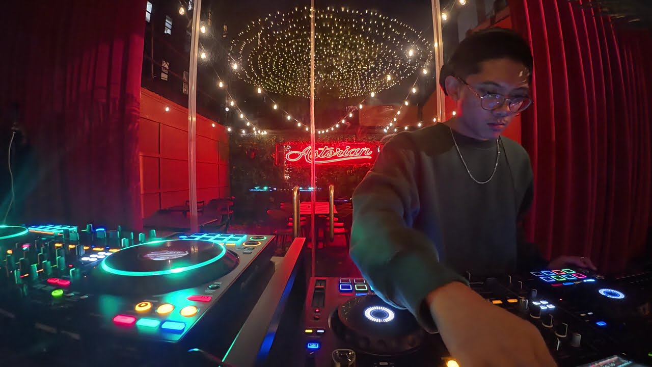 OPEN DECKS COLLECTIVE: DJ AJACENT (HOUSE, BAILE-FUNK, HIP-HOP, TOP-40, POP. OFFCITY SHOWCASE