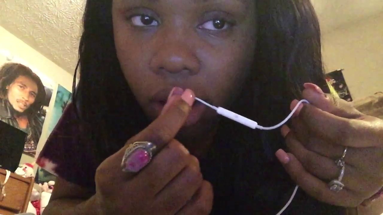 ASMR crocheting & eating a blow pop + chewing gum