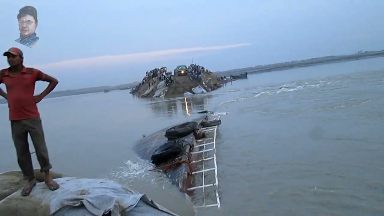 মুছাপুর ছোট ফেনী নদীর বাঁধ নির্মাণ। 