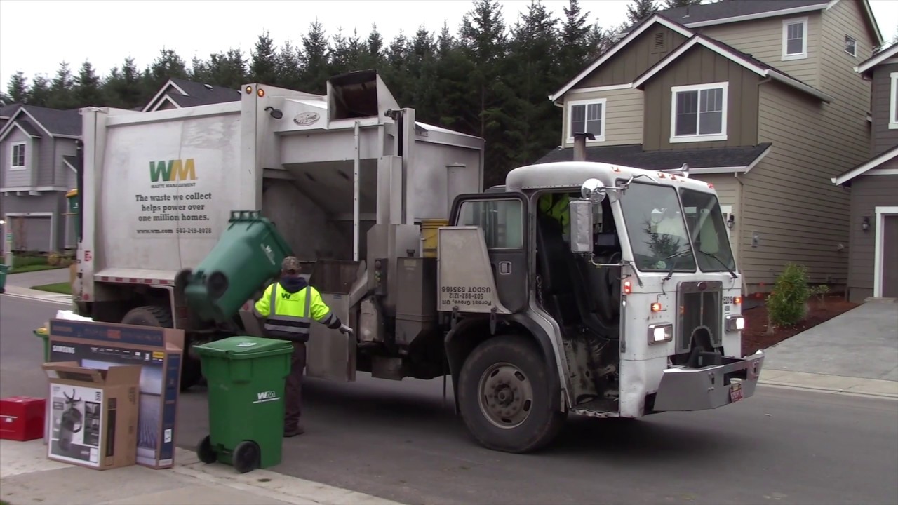 Waste Management WHITE Pete 320 Labrie Expert 2000 Recycle Truck!