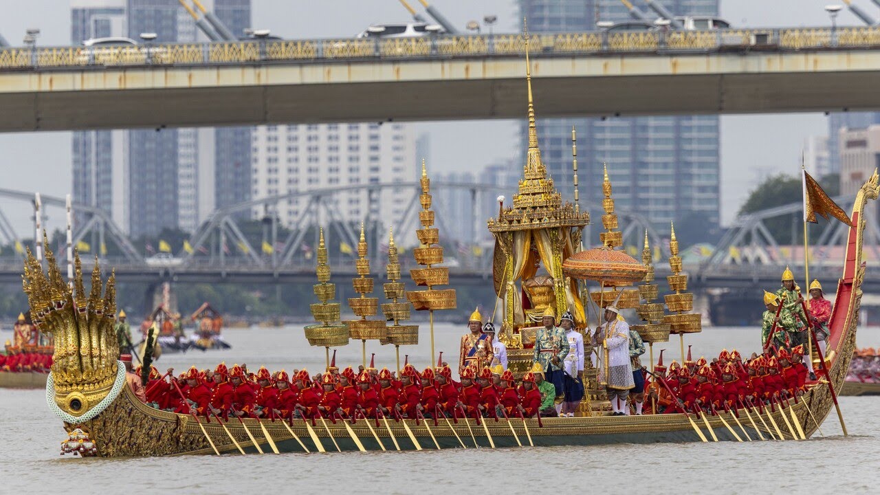 Thailand&rsquo;s King and Queen take part in Royal Barge in Bangkok