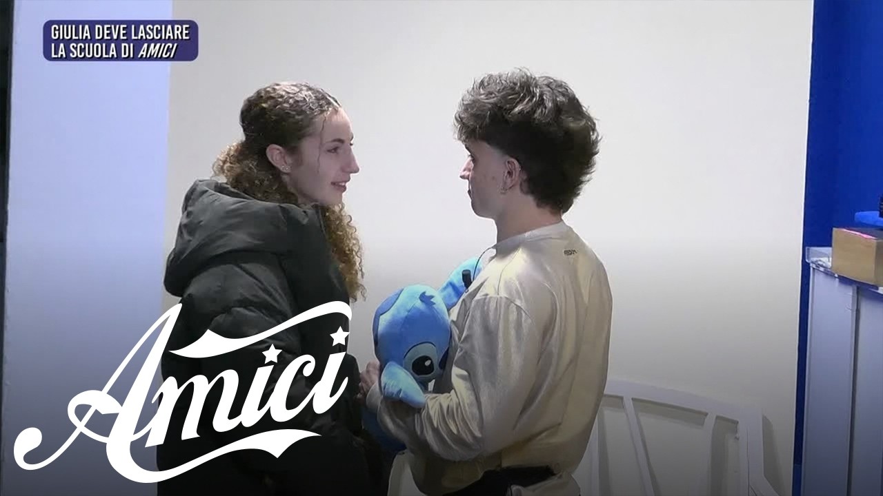 Amici 25 - Giulia saluta i compagni