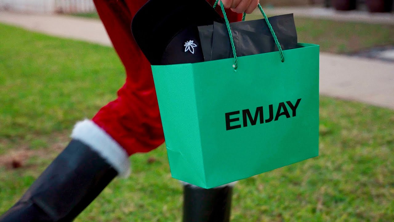 Santa is Delivering Weed on Emjay this Year
