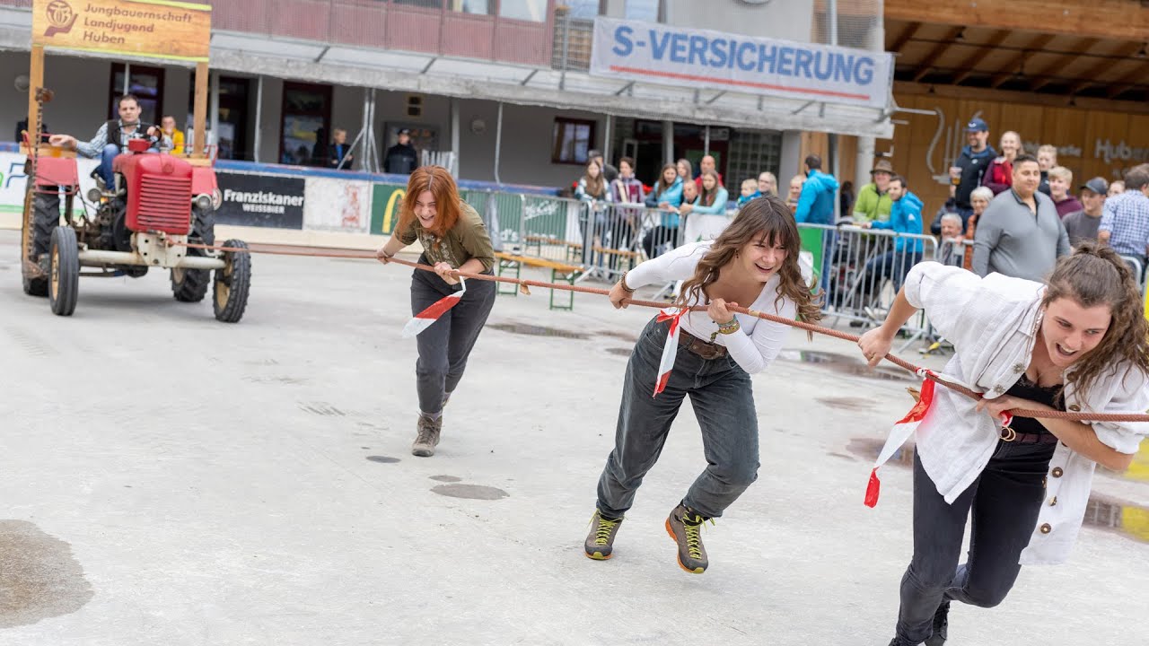Riesengaudi beim „Traktorzoichn“ in Huben