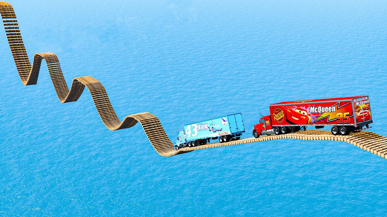 Грузовик Mack против Dinoco против Impossible Log Wave Bridge Truck Car Rescue - Cars vs Deep Wat...