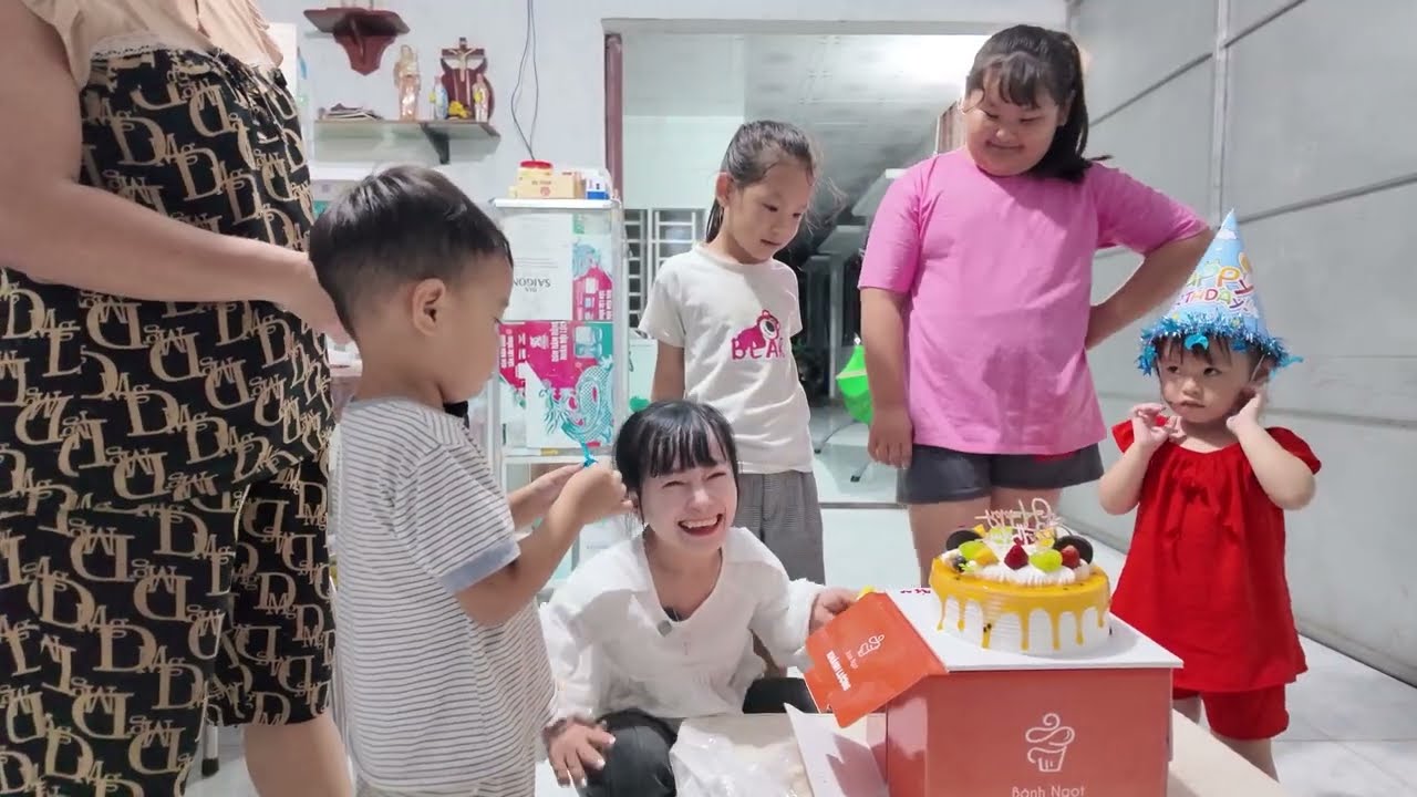 Ut Mini Tổ Chức Sinh Nhật Cho Ái Vui Cùng Các Cháu. 