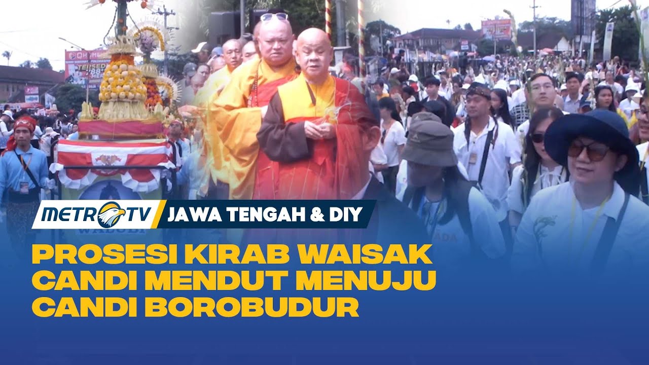 Prosesi Kirab Waisak Candi Mendut Menuju Candi Borobudur
