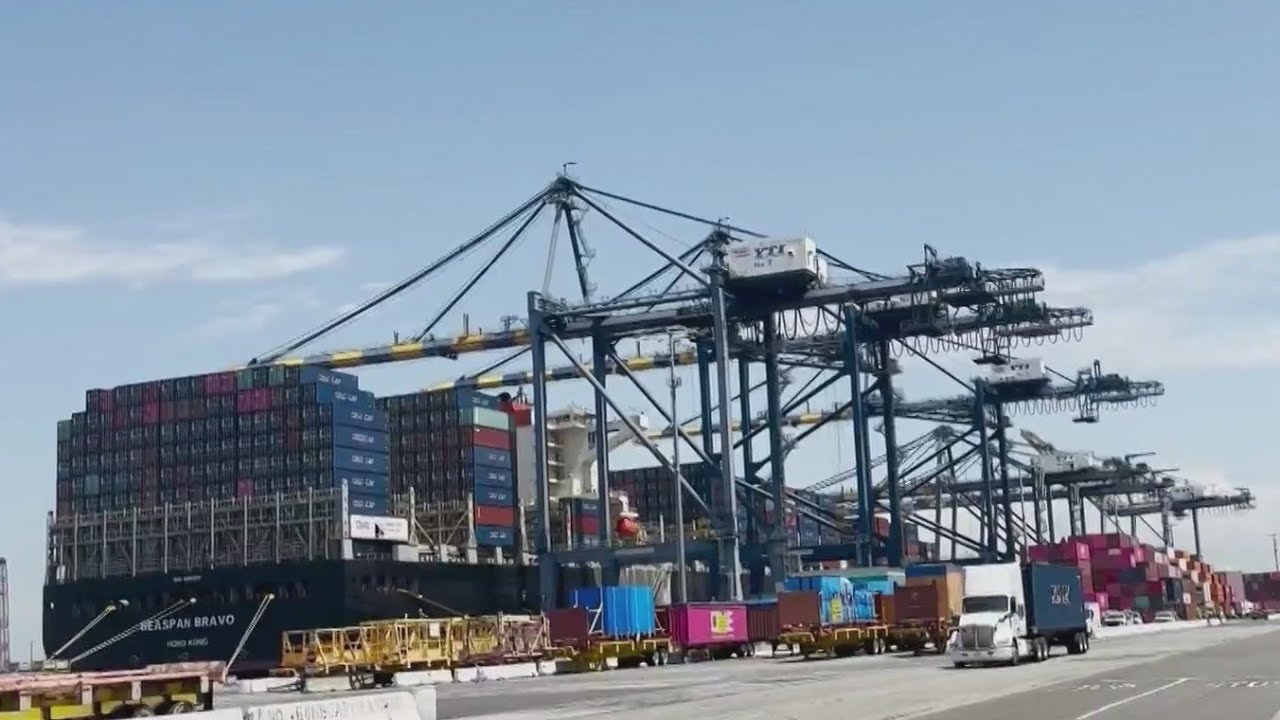 Dockworkers&rsquo; union to suspend strike until Jan. 15