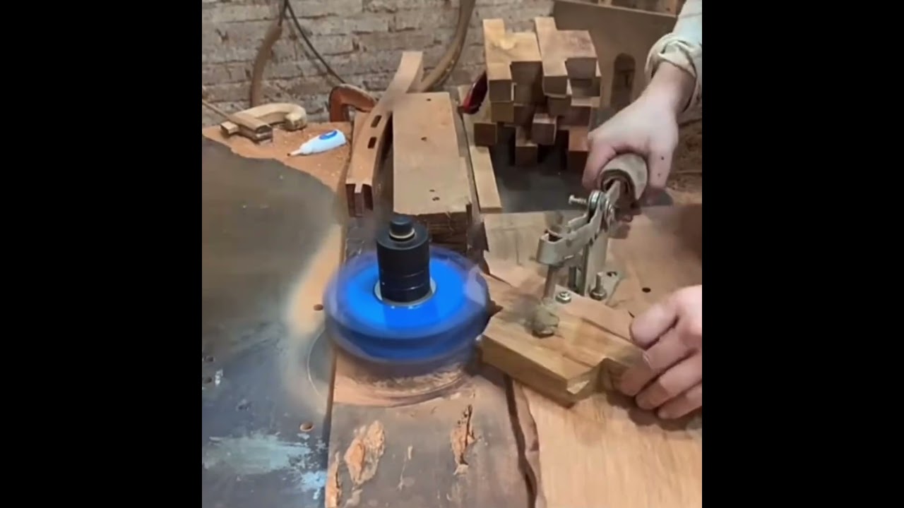 Simple woodworking mechanism, but amazing efficiency!