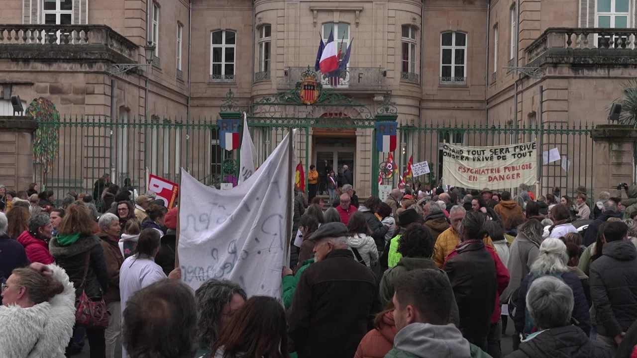 Manifestation à Millau pour défendre le service de psychiatrie, en manque de praticiens