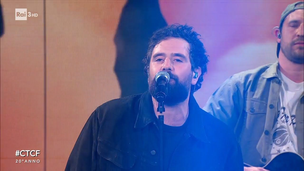 Tommaso Paradiso canta 