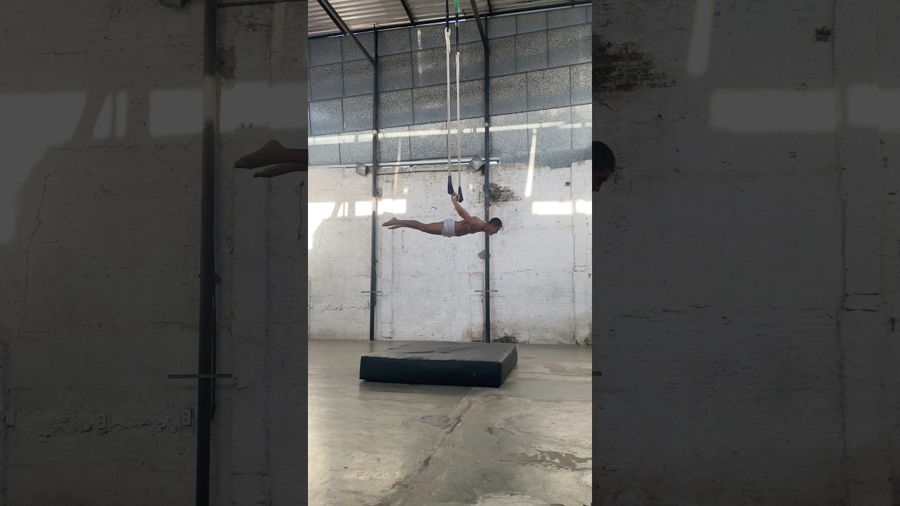 Pranchando no ar #circus #trapeze #trapecio #trapezio
