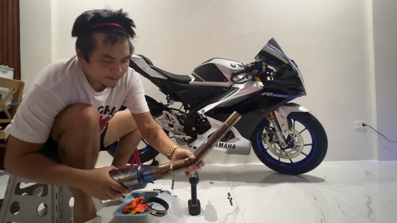Yamaha R15m SC Project Exhaust Install!
