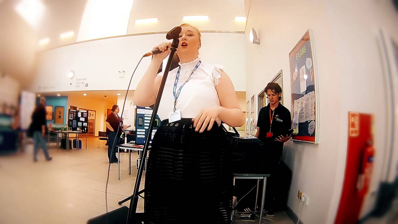 Leoni Jade - Runnin' - Boro College Fresher Sessions 2016