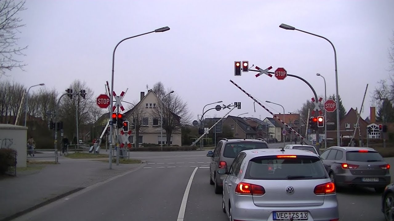 Spoorwegovergang Lohne (D) // Railroad crossing // Bahnübergang