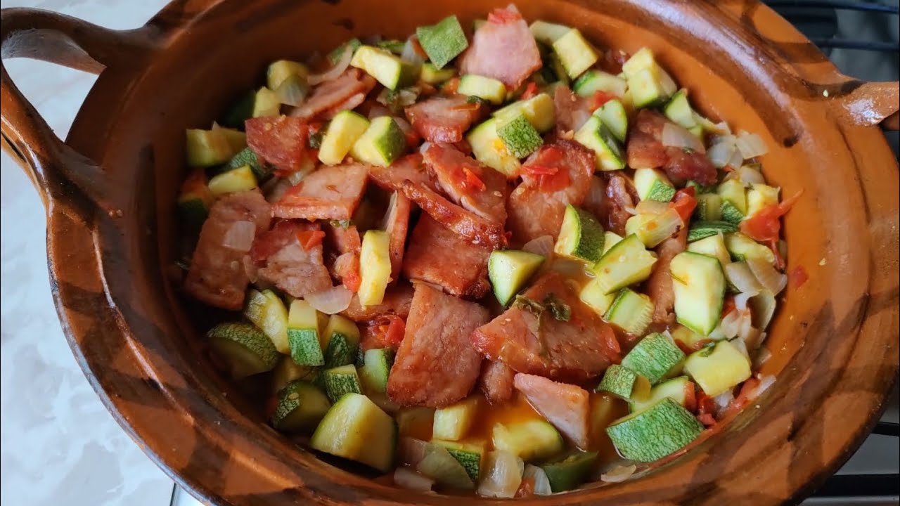 prepara estás ricas calabacitas con chuleta ahumada