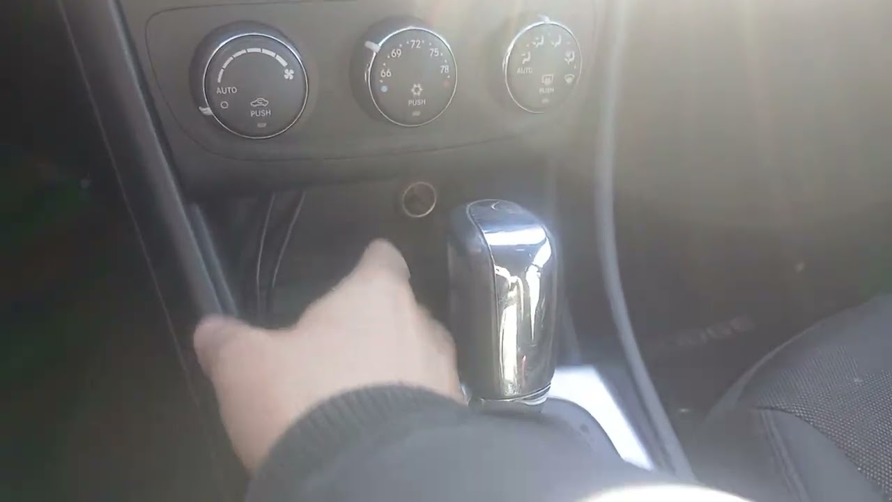 Где расположены разъемы для зарядки в Dodge Avenger (2008–2014) | Руководство по розеткам 12 В
