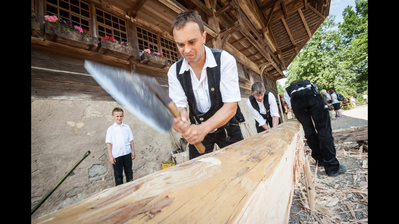 Vogtsbauernhof: Handwerksvorführung der Zimmermänner