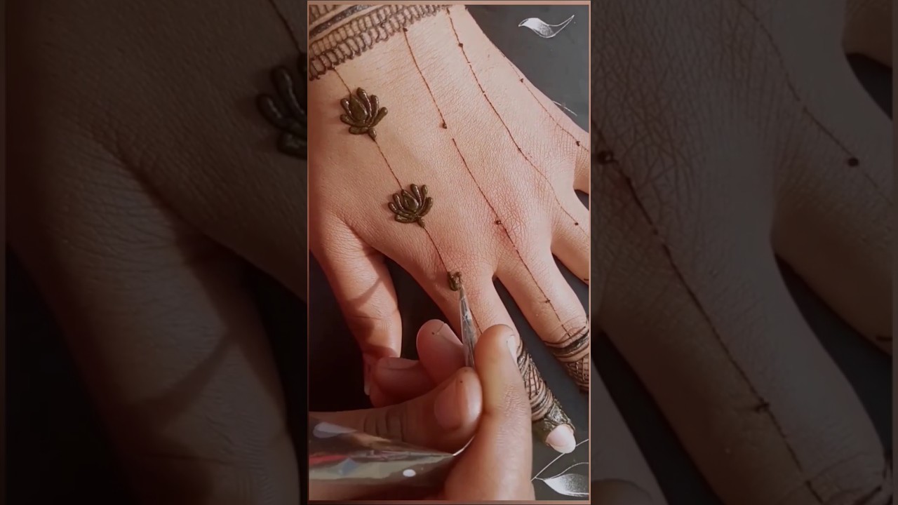 Back hand viral lotus mehndi design|| Lotus mehndi design#lotusmehendidesign #mehndi #henna
