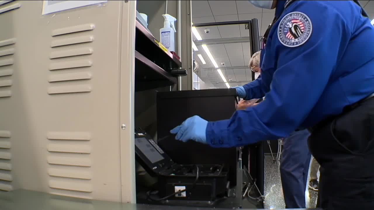 TSA workers miss first paycheck amid third government shutdown