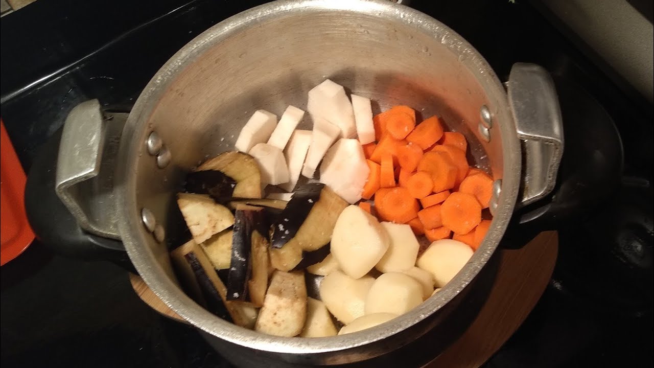 خضرة مبخرة في الكوكوط بدون قطرة ماء في عشر ذقائق