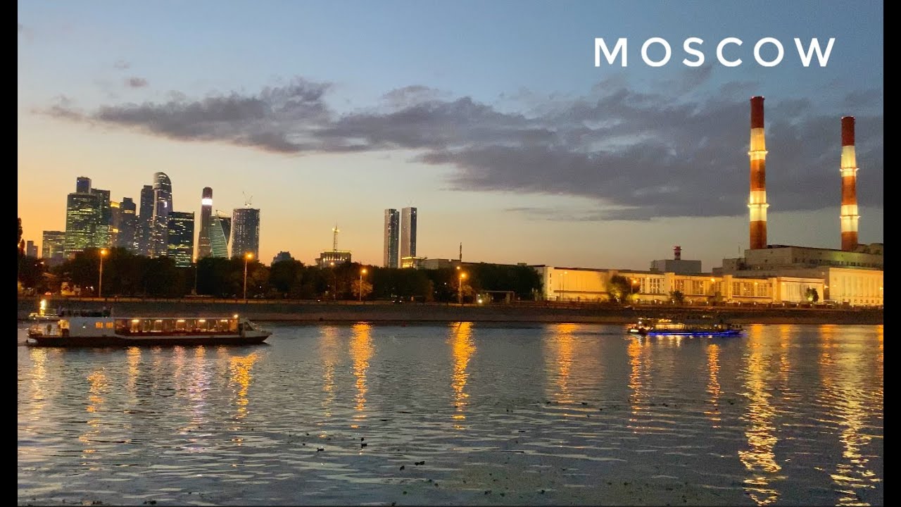 Night walk in Moscow. Moscow City, Savvinskaya embankment