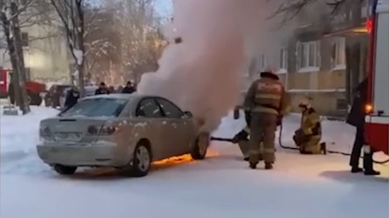 Папа-мобиль полыхает в Тагиле. Real video