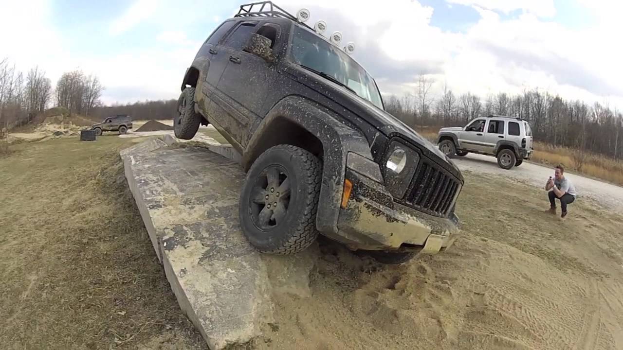 Jeep Liberty KK Three Wheelin' Obstacle Course Southington Off Road Park