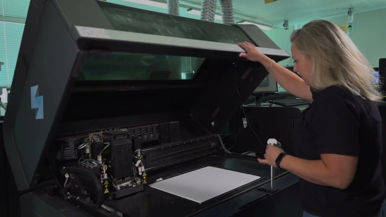 Stratasys Academy | J850 TechStyle 3D Printer: Printing on Fabric - Preparation and Removal