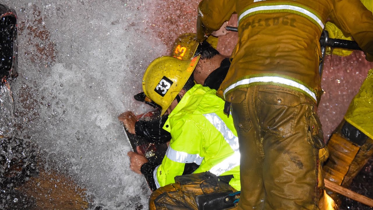 (Sheared Hydrant) LAFD Light Force 33 & Engine 57