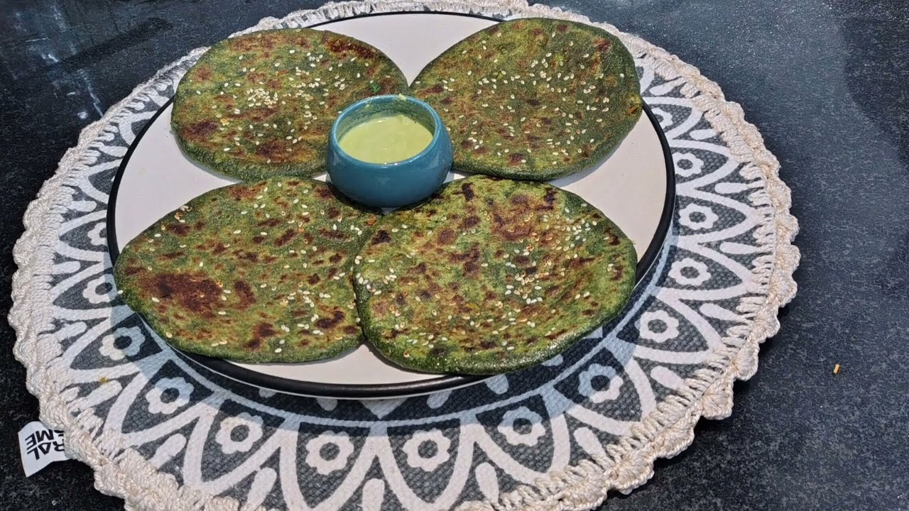 पालक और मूली का स्वादिष्ट व हेल्दी पराठा 🥬🥕 #CookingChannel#DailyCooking#SimpleRecipes#YouTubeShorts
