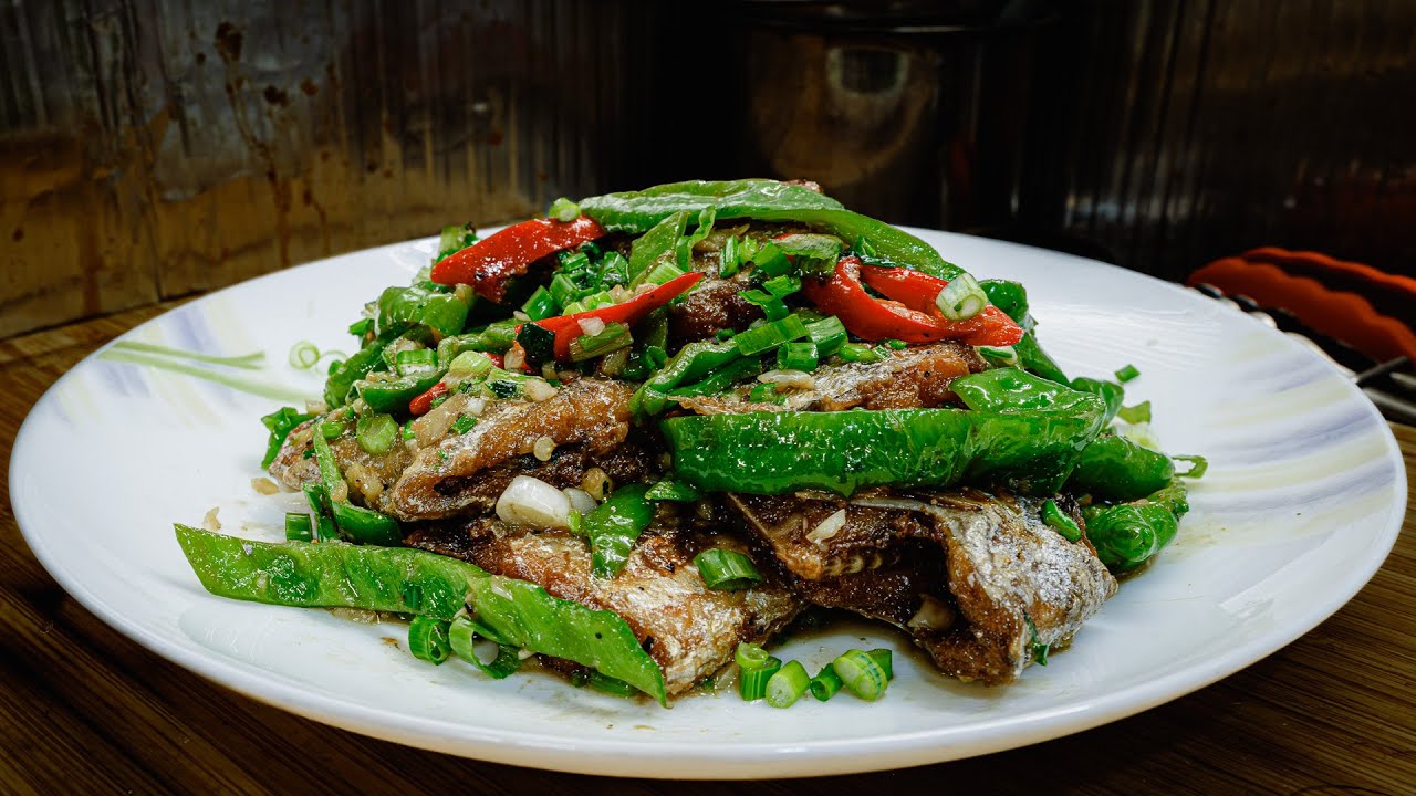 廣東話影片｜鮮椒鹽牙帶魚｜微辣開胃送酒送飯都一流｜用辣椒是為了香口但可以減辣有法｜完美香煎魚塊的不二法門｜不是少油就能獲得美味但減油有法