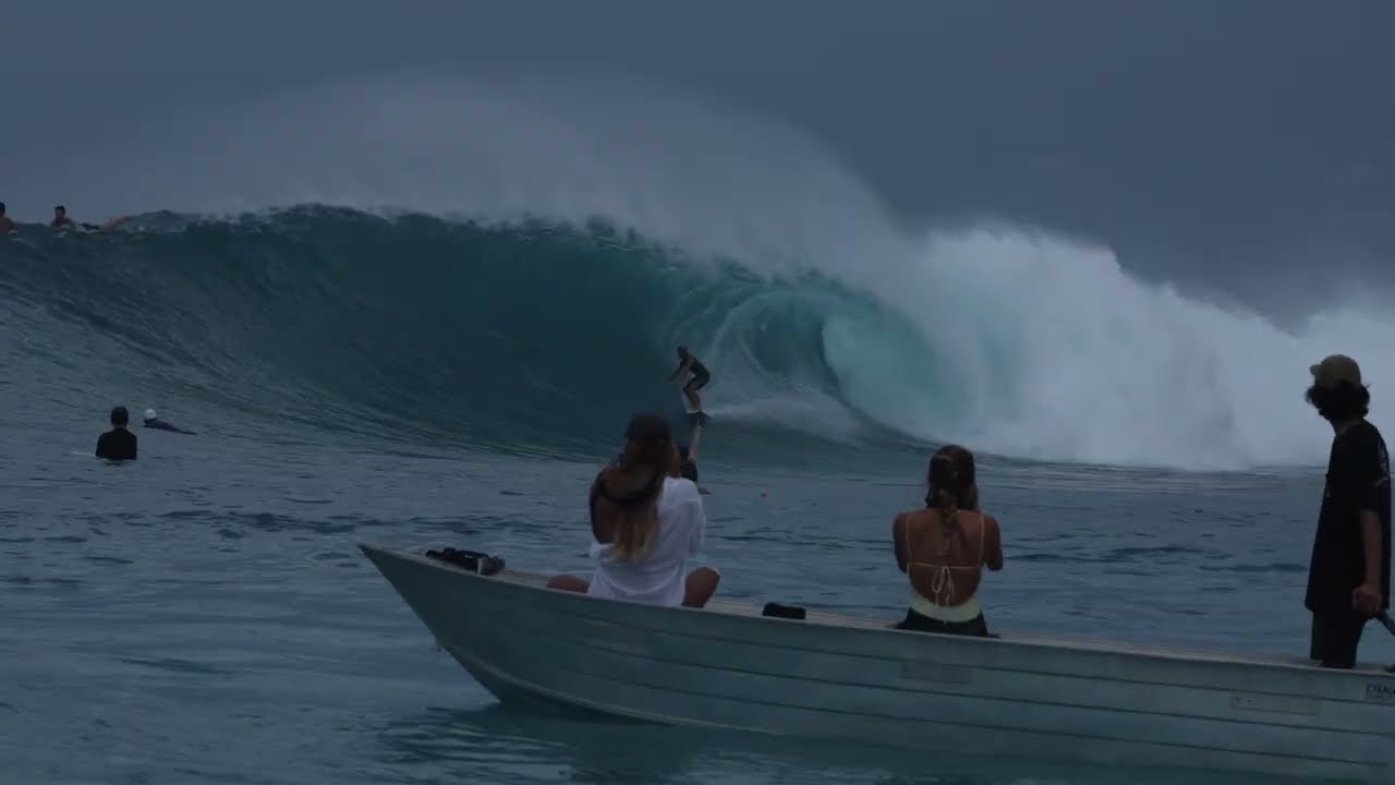 Mentawai Surfing: Hollow trees on fire. Perfect Barrels & Heavy Surf