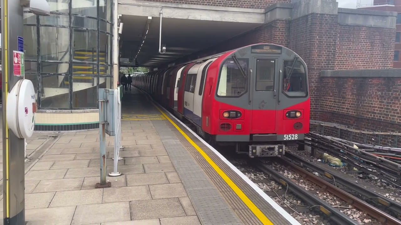 Northern Line spotting @ East Finchley