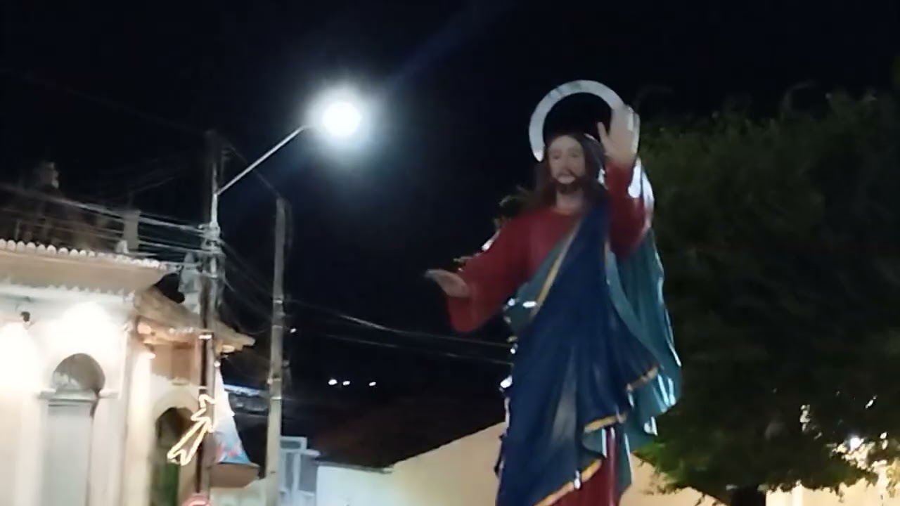 COMUNIDADE DA SANTA CRUZ CONDUZEM IMAGEM DE BOM JESUS EM PROCISSÃO ATÉ A CATEDRAL