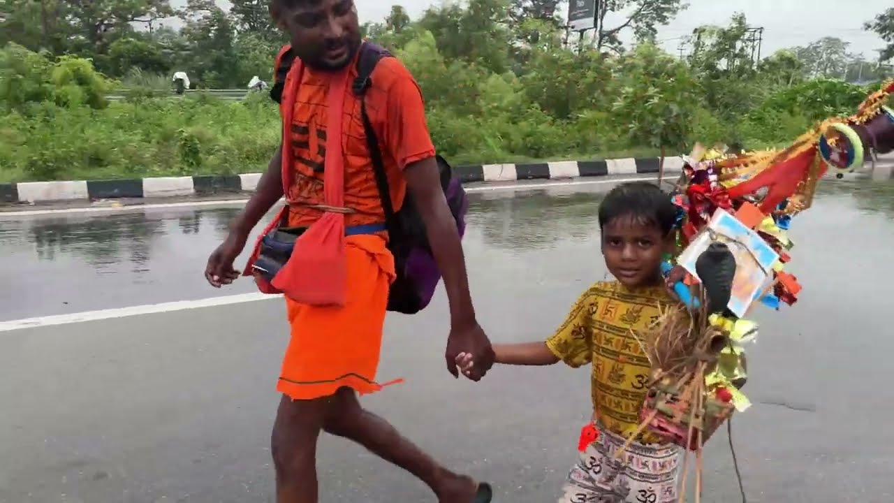 बारिश में भी नहीं रुक रहे कावड़िए || हरिद्वार मुजफ्फरनगर हाइवे पर लाखों की संख्या में कावड़िए !!