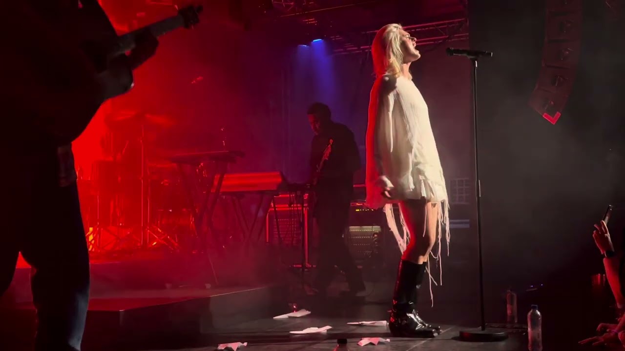 Bente - Liever niet alleen | Live FLUOR Amersfoort 2025