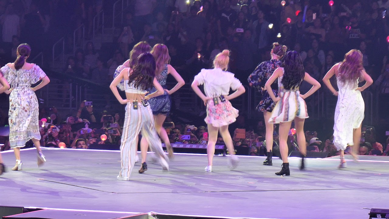 190811 kcon la 2018 twice - dance the night away