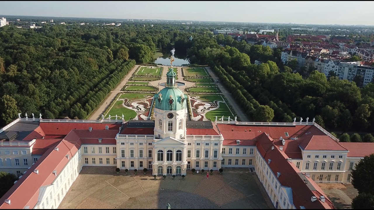 Drohne - Berlin -  Schloss Charlottenburg mit Belvedere