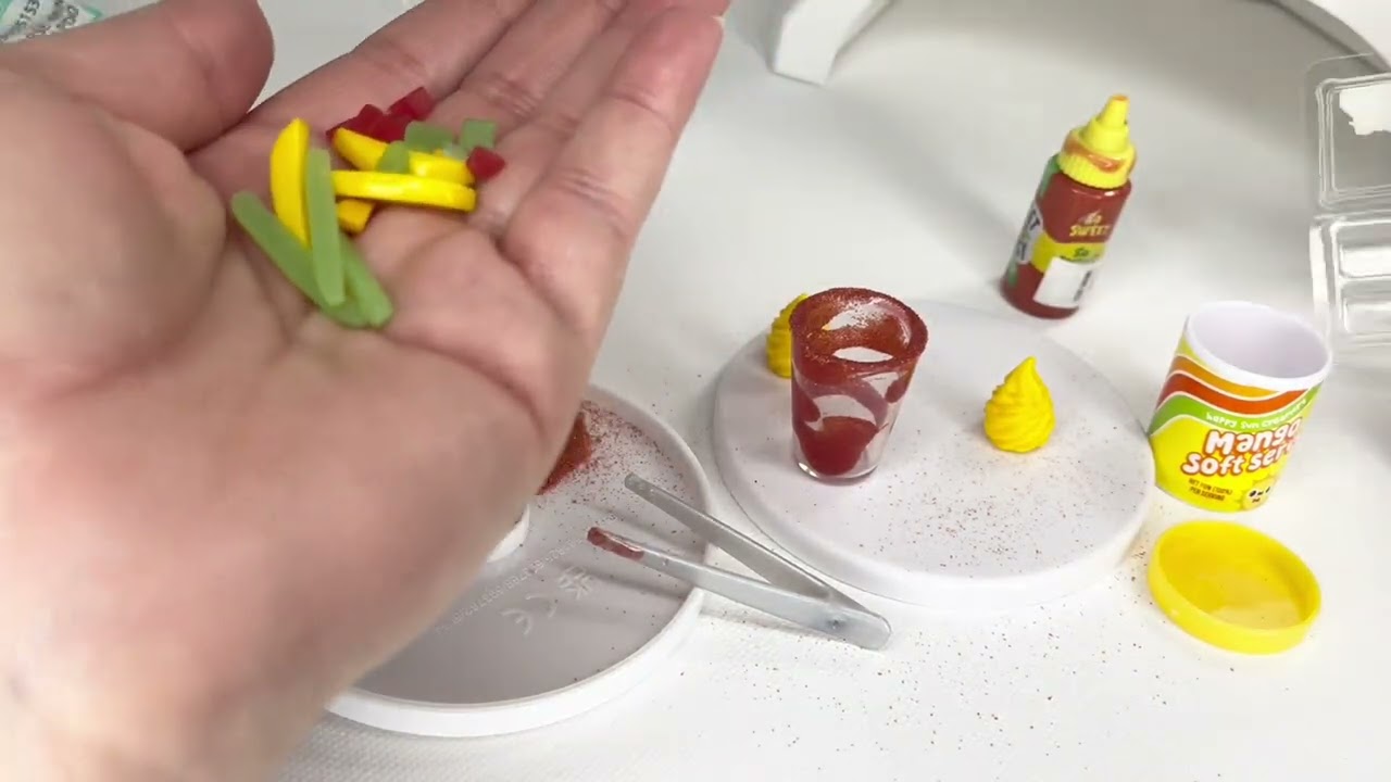 Make our first mini with us! #minifood #miniverse #motherdaughter 