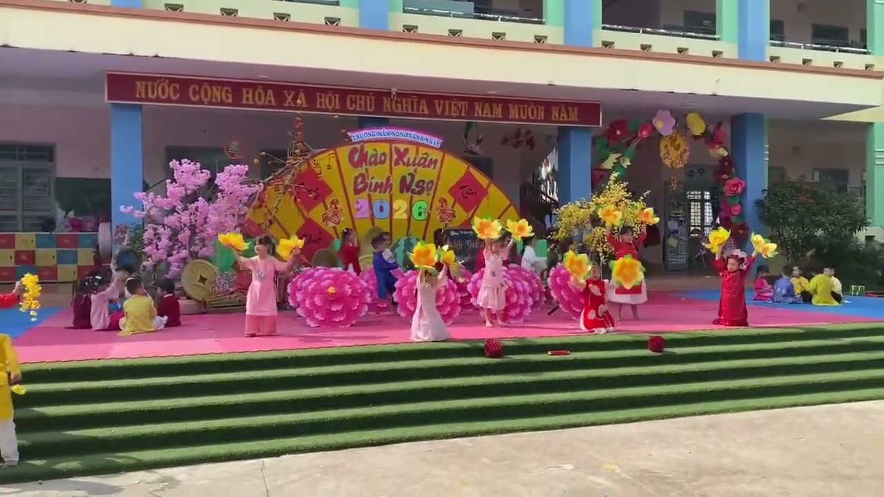Em tham gia văn nghệ mừng xuân 2026 mẫu giáo Thành Nhất