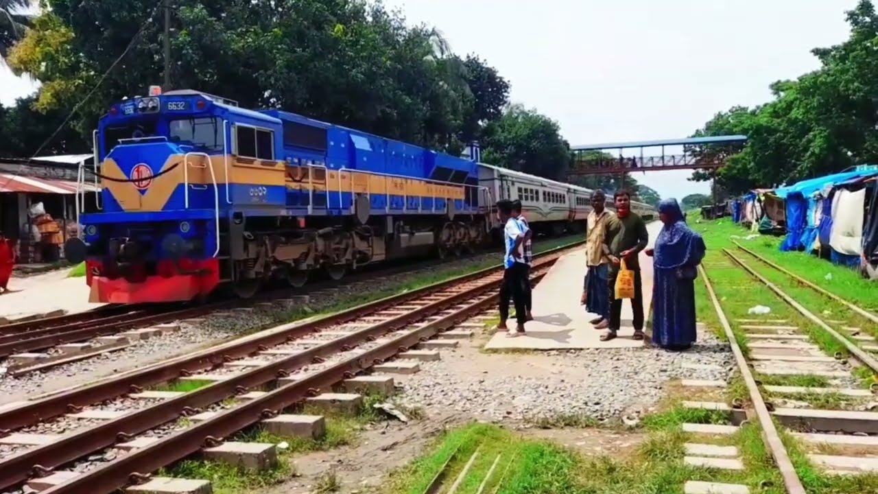 রূপসা এক্সপ্রেসের ঝড়ের কারণে পঞ্চগড় এক্সপ্রেস বসিয়ে গেল পাঁচবিবি স্টেশনে II Natural Village Life