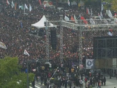 Raw: Political Scandal Rocks South Korea